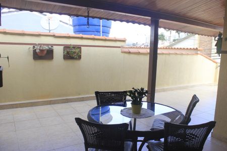 Casa à venda com 180m², 3 quartos e 3 vagasTerraço com varanda