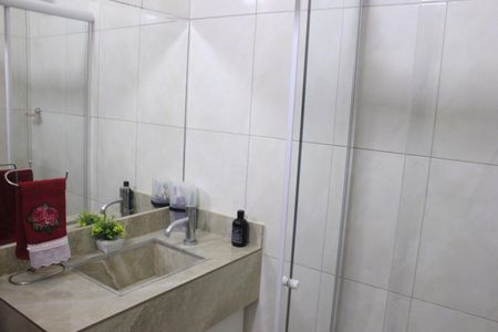 Casa à venda com 180m², 3 quartos e 3 vagasBanheiro 2