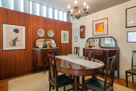 Casa à venda com 216m², 3 quartos e 5 vagas