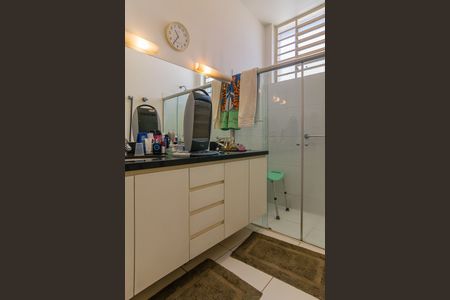 Casa à venda com 216m², 3 quartos e 5 vagas