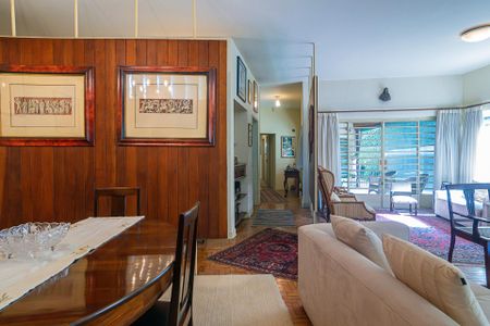 Casa à venda com 216m², 3 quartos e 5 vagas