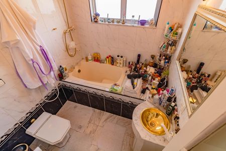 Casa à venda com 175m², 3 quartos e 2 vagasBanheiro
