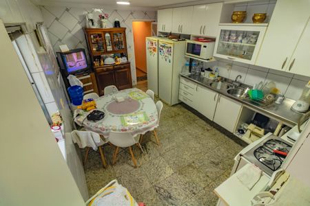 Casa à venda com 175m², 3 quartos e 2 vagasCozinha