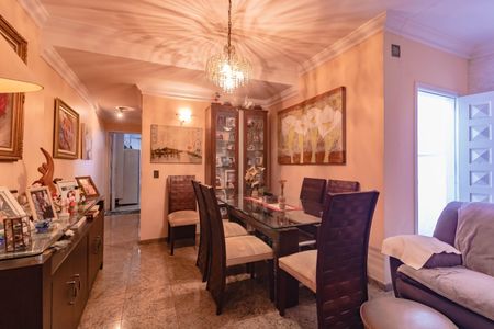 Casa à venda com 175m², 3 quartos e 2 vagasSala