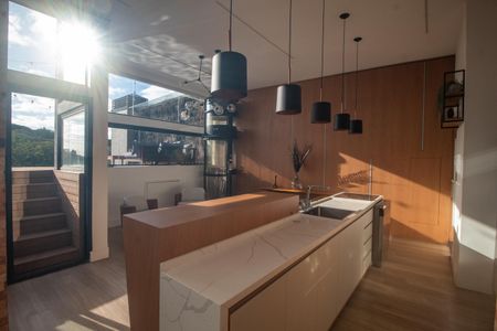 Apartamento à venda com 358m², 3 quartos e 3 vagas Apartamento à venda com 358m², 3 quartos e 3 vagasCobertura