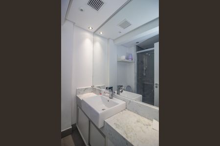 Apartamento à venda com 358m², 3 quartos e 3 vagas Apartamento à venda com 358m², 3 quartos e 3 vagasBanheiro da Suíte 1