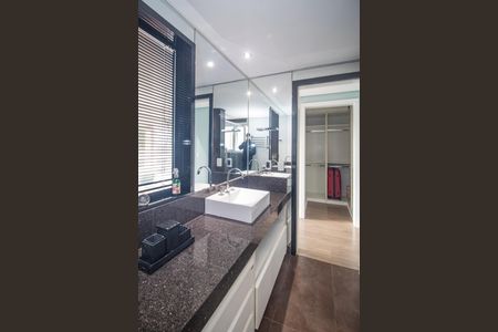 Apartamento à venda com 358m², 3 quartos e 3 vagas Apartamento à venda com 358m², 3 quartos e 3 vagasBanheiro da Suíte 2