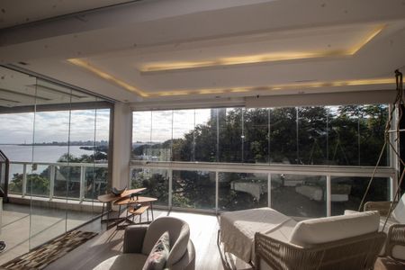 Apartamento à venda com 358m², 3 quartos e 3 vagas Apartamento à venda com 358m², 3 quartos e 3 vagasVaranda