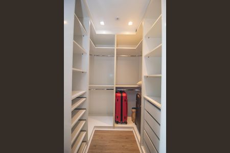 Apartamento à venda com 358m², 3 quartos e 3 vagas Apartamento à venda com 358m², 3 quartos e 3 vagasSuíte 2