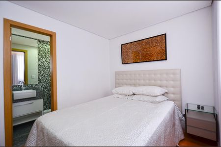 Apartamento à venda com 170m², 3 quartos e 2 vagas Apartamento à venda com 170m², 3 quartos e 2 vagasSuíte