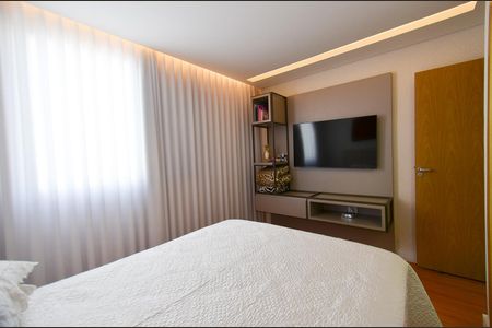 Apartamento à venda com 170m², 3 quartos e 2 vagas Apartamento à venda com 170m², 3 quartos e 2 vagasSuíte