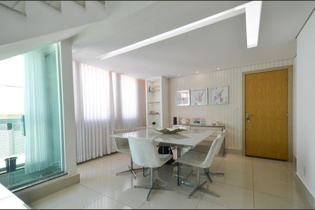 Apartamento à venda com 170m², 3 quartos e 2 vagas Apartamento à venda com 170m², 3 quartos e 2 vagasSala de estar