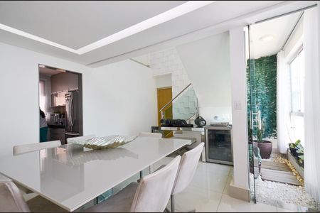 Apartamento à venda com 170m², 3 quartos e 2 vagas Apartamento à venda com 170m², 3 quartos e 2 vagasSala de estar