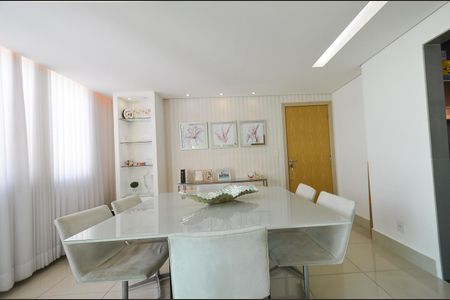 Apartamento à venda com 170m², 3 quartos e 2 vagas Apartamento à venda com 170m², 3 quartos e 2 vagasSala de estar