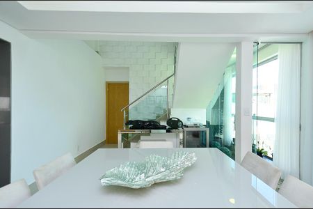 Apartamento à venda com 170m², 3 quartos e 2 vagas Apartamento à venda com 170m², 3 quartos e 2 vagasSala de estar