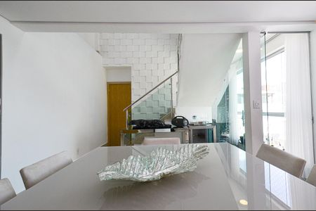 Apartamento à venda com 170m², 3 quartos e 2 vagas Apartamento à venda com 170m², 3 quartos e 2 vagasSala de estar