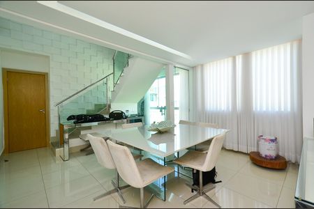 Apartamento à venda com 170m², 3 quartos e 2 vagas Apartamento à venda com 170m², 3 quartos e 2 vagasSala de estar