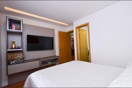 Apartamento à venda com 170m², 3 quartos e 2 vagas Apartamento à venda com 170m², 3 quartos e 2 vagasSuíte