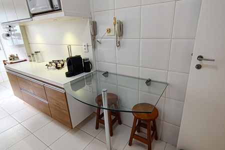 Apartamento à venda com 129m², 4 quartos e 2 vagasCozinha e Área de Serviço