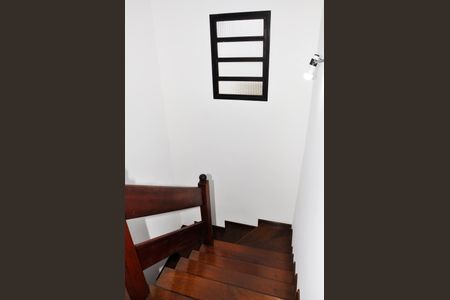 Casa à venda com 203m², 4 quartos e 5 vagasEscada Quartos