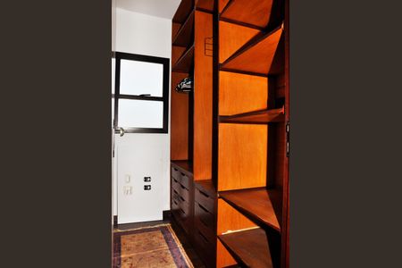 Casa à venda com 203m², 4 quartos e 5 vagasCloset