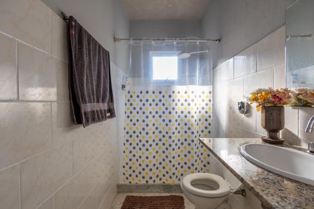 Casa à venda com 180m², 5 quartos e sem vagaBanheiro 2