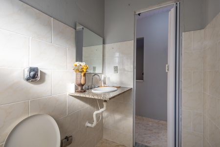 Casa à venda com 180m², 5 quartos e sem vagaBanheiro 2