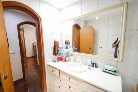 Apartamento à venda com 270m², 5 quartos e 3 vagasBanheiro da Suíte 2