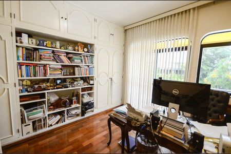 Apartamento à venda com 270m², 5 quartos e 3 vagasQuarto 2