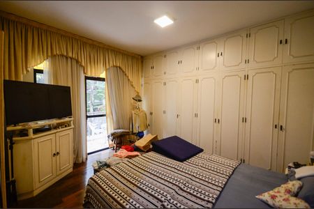 Apartamento à venda com 270m², 5 quartos e 3 vagasSuíte 2