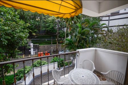 Apartamento à venda com 270m², 5 quartos e 3 vagasVista da Suíte 2