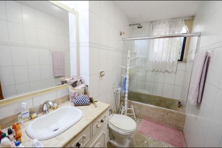 Apartamento à venda com 270m², 5 quartos e 3 vagasBanheiro da Suíte 1