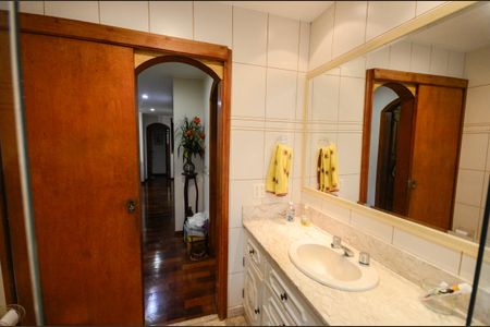 Apartamento à venda com 270m², 5 quartos e 3 vagasBanheiro Social