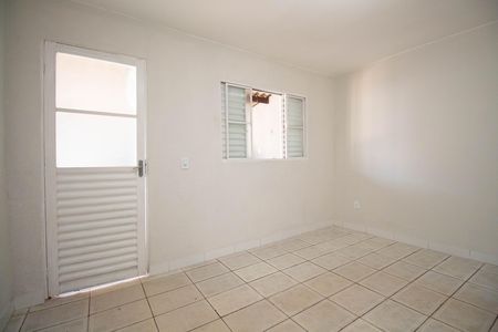 Casa para alugar com 100m², 3 quartos e 1 vaga Casa para alugar com 100m², 3 quartos e 1 vagaSala