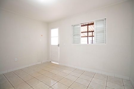 Casa para alugar com 100m², 3 quartos e 1 vaga Casa para alugar com 100m², 3 quartos e 1 vagaSala