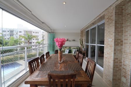 Apartamento para alugar com 159m², 3 quartos e 2 vagasVaranda