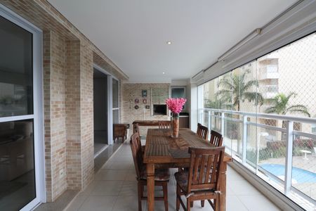 Apartamento para alugar com 159m², 3 quartos e 2 vagasVaranda