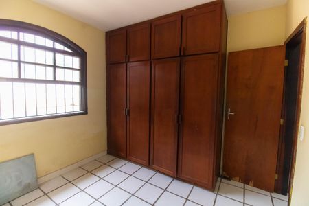 Casa à venda com 135m², 4 quartos e 2 vagas Casa à venda com 135m², 4 quartos e 2 vagasQuarto 2
