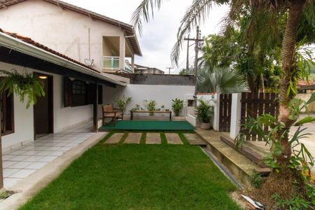 Casa à venda com 135m², 4 quartos e 2 vagas Casa à venda com 135m², 4 quartos e 2 vagasÁrea externa