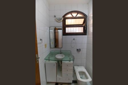 Casa à venda com 135m², 4 quartos e 2 vagas Casa à venda com 135m², 4 quartos e 2 vagasBanheiro Social