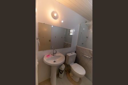 Casa à venda com 135m², 4 quartos e 2 vagas Casa à venda com 135m², 4 quartos e 2 vagasBanheiro da Suíte