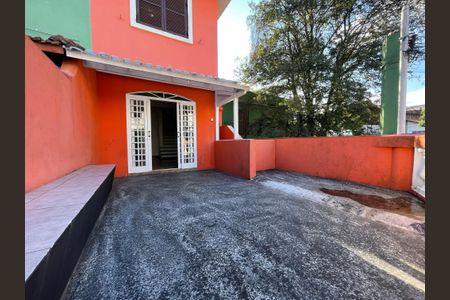 Casa à venda com 150m², 3 quartos e 3 vagas Casa à venda com 150m², 3 quartos e 3 vagasVaranda