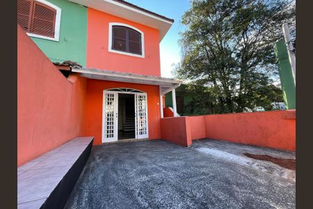 Casa à venda com 150m², 3 quartos e 3 vagas Casa à venda com 150m², 3 quartos e 3 vagasVaranda