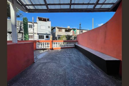 Casa à venda com 150m², 3 quartos e 3 vagas Casa à venda com 150m², 3 quartos e 3 vagasVaranda