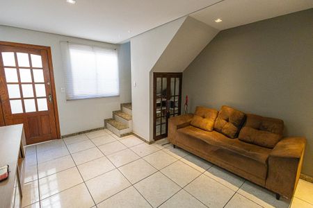 Casa à venda com 54m², 2 quartos e 2 vagasSala