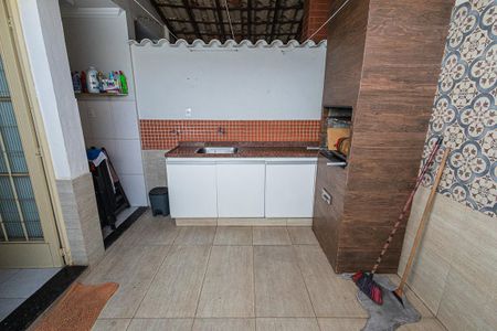 Casa à venda com 54m², 2 quartos e 2 vagasÁrea de serviço