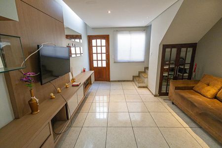 Casa à venda com 54m², 2 quartos e 2 vagasSala