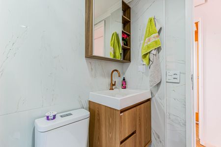 Apartamento à venda com 72m², 3 quartos e 1 vaga Apartamento à venda com 72m², 3 quartos e 1 vagaBanheiro