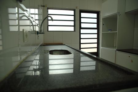 Casa para alugar com 120m², 2 quartos e sem vagaCozinha 