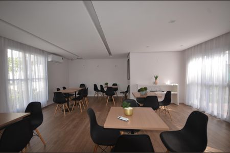 Apartamento para alugar com 47m², 2 quartos e sem vagaÁrea comum - Salão de festas